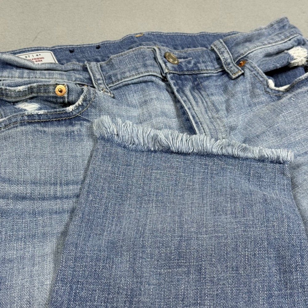 Gap Girlfriend Mid Rise Distressed Jeans Medium Wash Frayed Hem Womens 27 4R